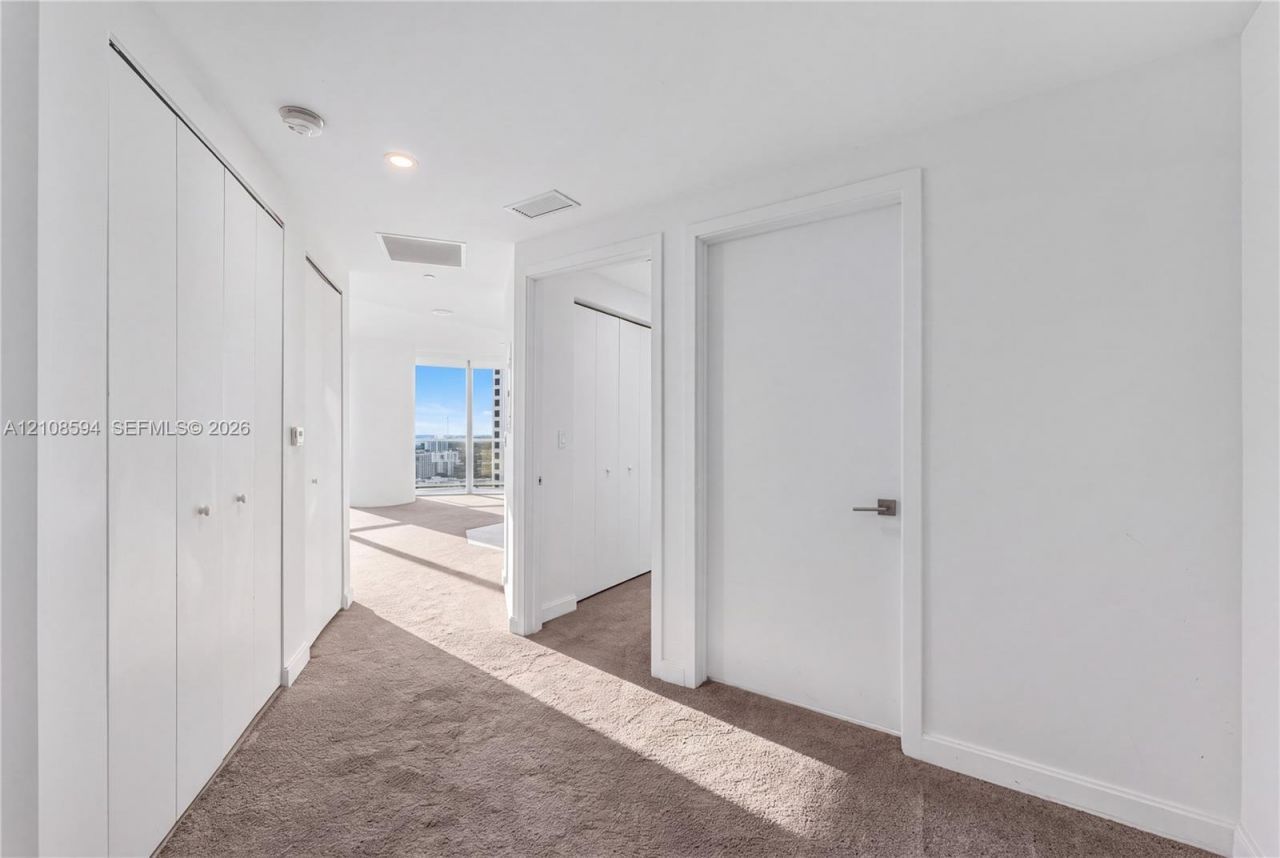 45 SW 9th St , Unit 2206, Miami, FL 33130 Photo