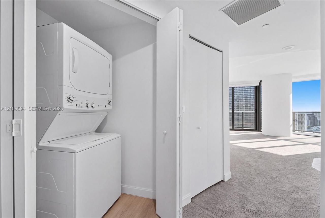 45 SW 9th St , Unit 2206, Miami, FL 33130 Photo