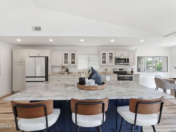 978 E DRIFTWOOD Drive, Tempe, AZ 85283