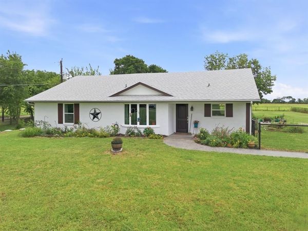 698 Hackberry Road, Van Alstyne, TX 75495