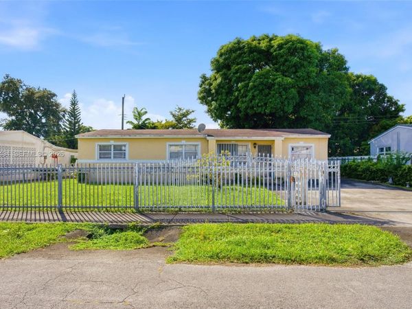 6940 NW 28th Ave , Miami, FL 33147