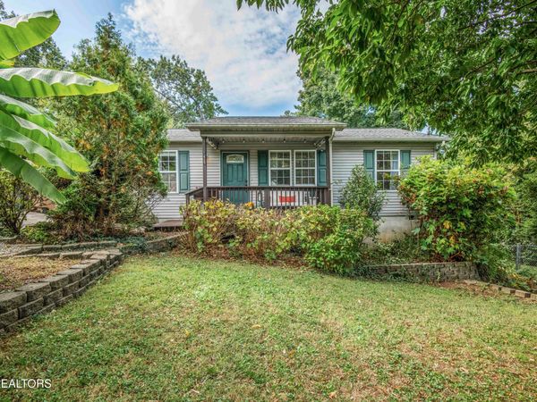 1427 McMillan St, Knoxville, TN 37917
