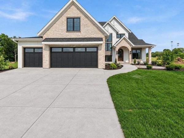 W184N5172 Sunrise LANE, Menomonee Falls, WI 53051