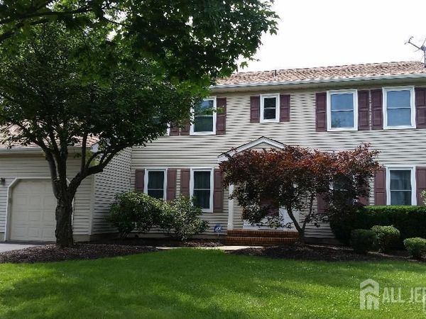 12 Nancy Street , Kendall Park, NJ 08824