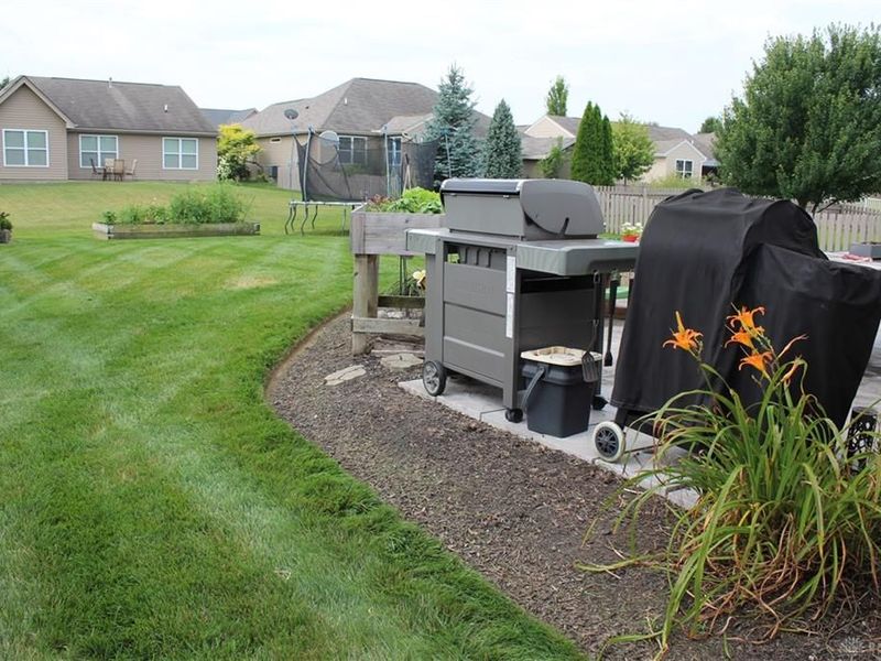 4251 Bergamot Drive, Tipp City, OH 45371 Photo 3