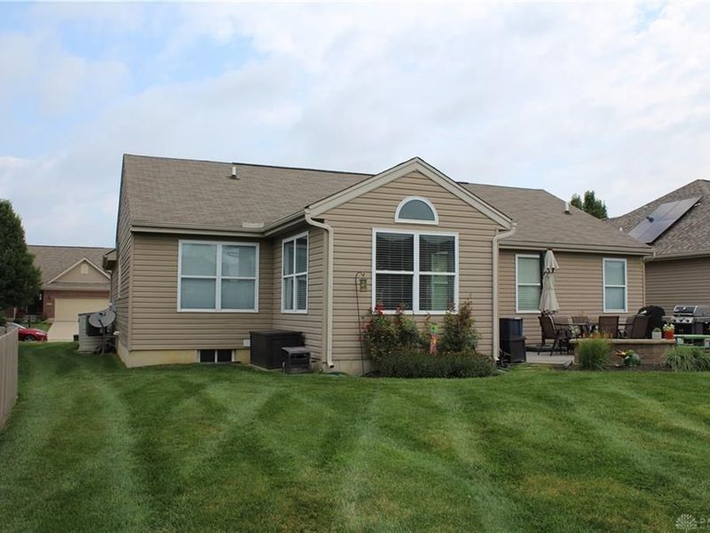 4251 Bergamot Drive, Tipp City, OH 45371 Photo 6