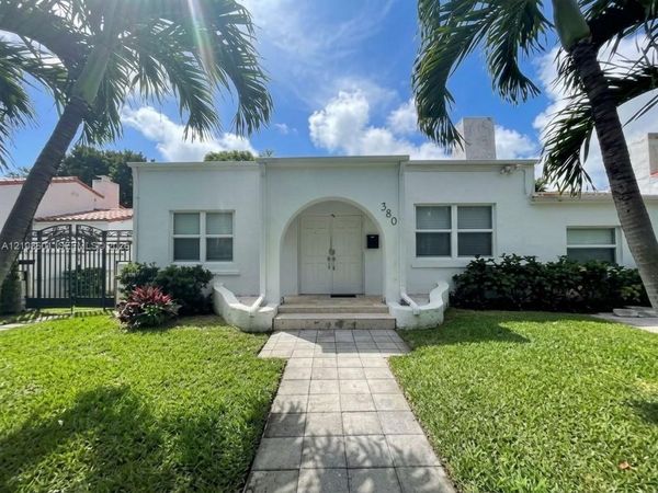 552 NE 74th St , Miami, FL 33138