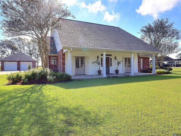 218 Rue De Beauville, Napoleonville, LA 70390