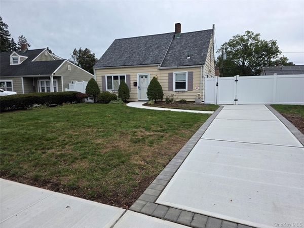 31 Poppy Lane , Levittown, NY 11756