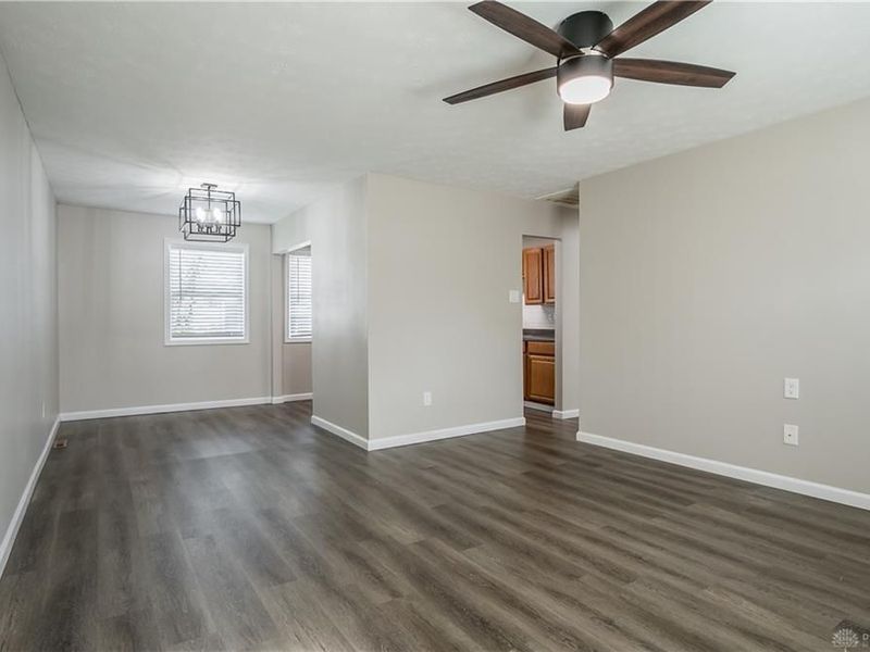 115 E McLaughlin Avenue, Fairborn, OH 45324 Photo 5