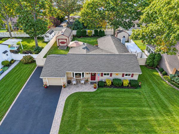 116 Avenue B, Holbrook, NY 11741