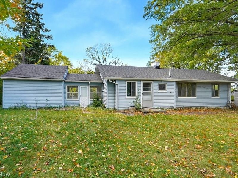 17710 Rookhill Circle, Cleveland, OH 44112 Photo 2