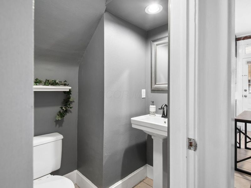582 S Pearl Street, Columbus, OH 43215 Photo 8