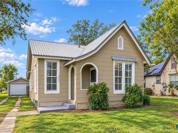 1231 N Saint Joseph Street , Gonzales, TX 78629
