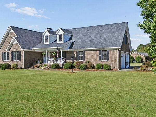 944 Country Club Drive , Ayden, NC 28513