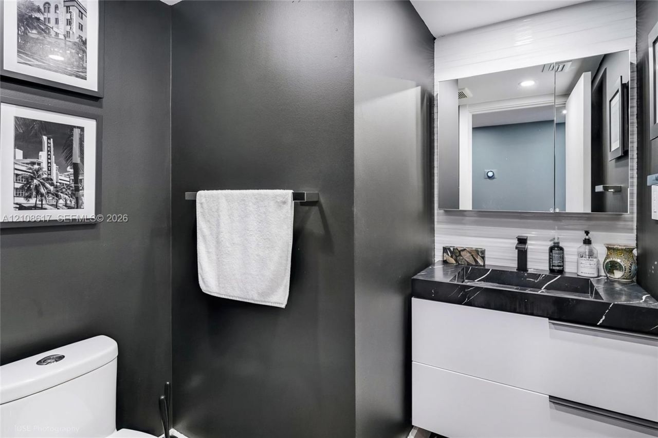 2555 Collins Ave , Unit PH114, Miami Beach, FL 33140 Photo
