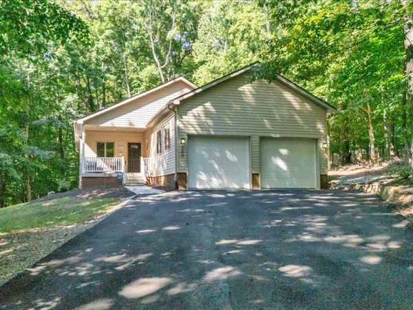 109 Creeden DR , Moneta, VA 24121
