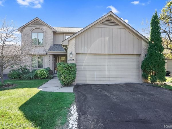 29675 Vista Court , Farmington Hills, Mi 48331