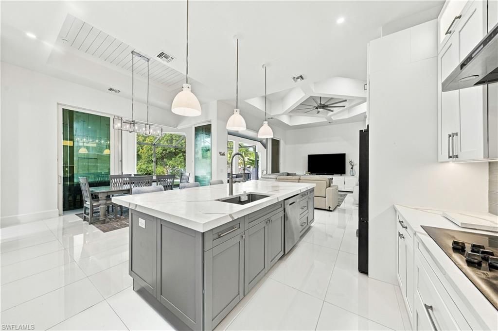 111 1st St, Naples, FL 34113 Photo