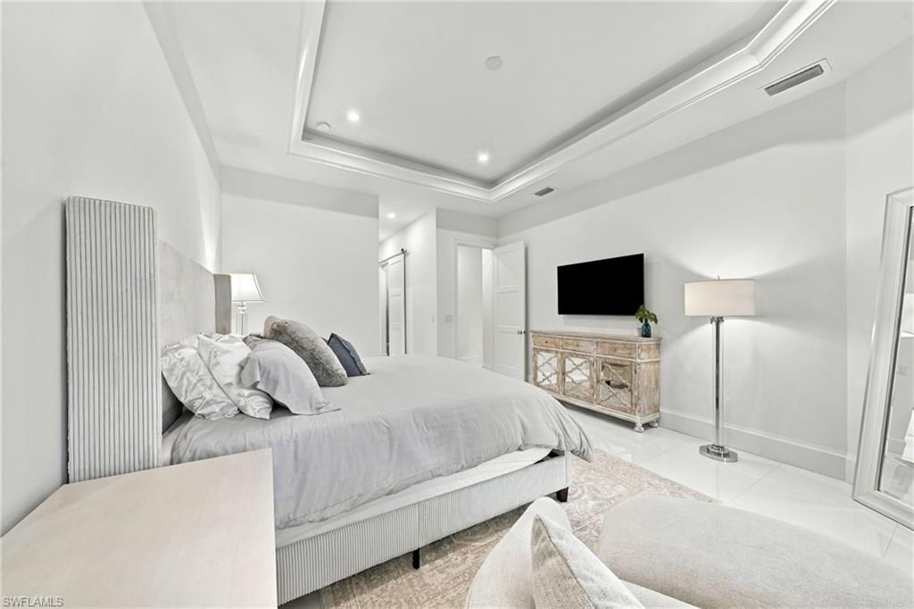 111 1st St, Naples, FL 34113 Photo