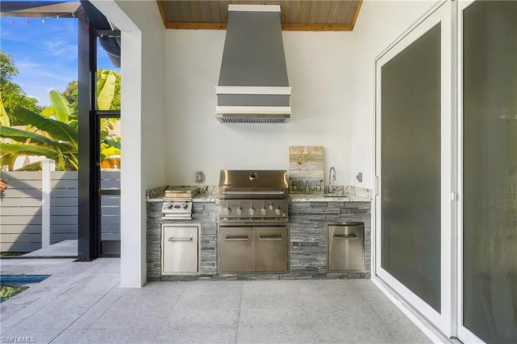 111 1st St, Naples, FL 34113 Photo