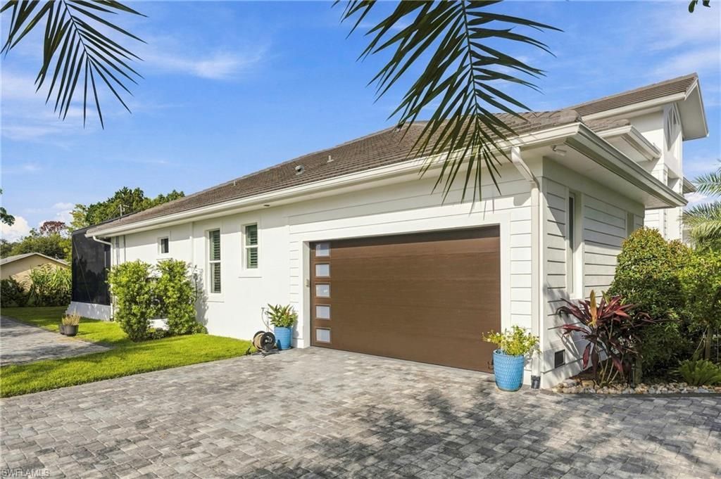 111 1st St, Naples, FL 34113 Photo