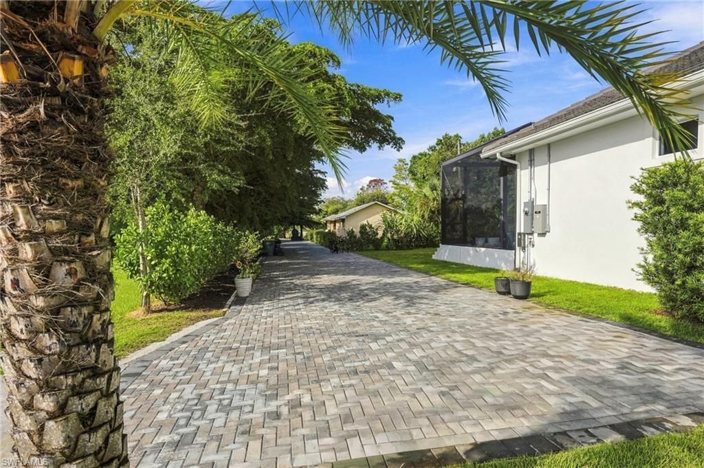 111 1st St, Naples, FL 34113 Photo