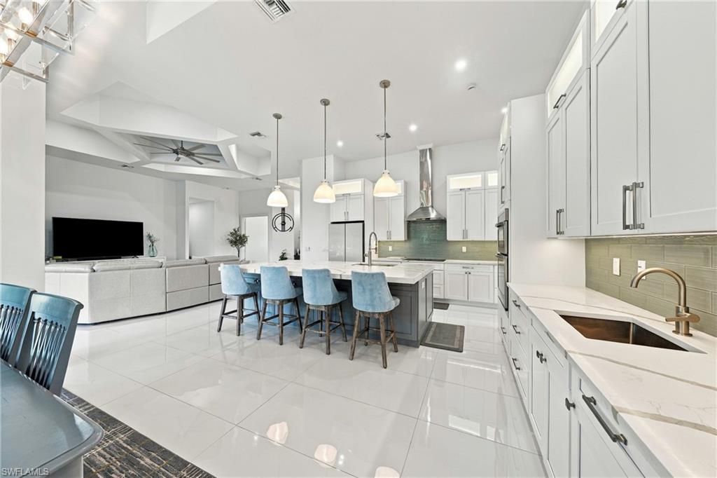 111 1st St, Naples, FL 34113 Photo