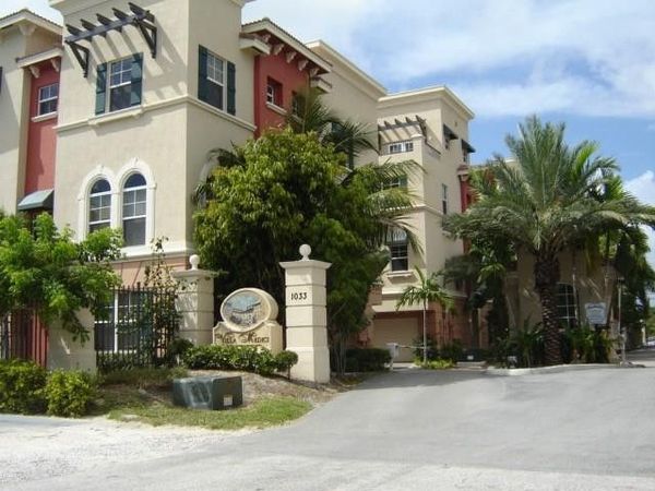 1033 NE 17th Way, Unit 1504, Fort Lauderdale, FL 33304