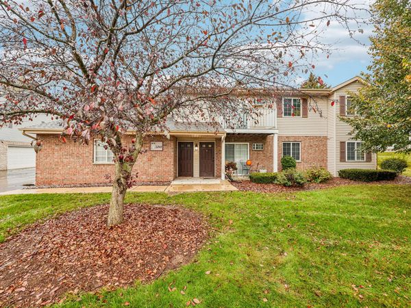 2041 Meadow Ct, Unit 1, West Bend, WI 53095