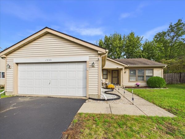 1353 Fountain Green Drive , Crystal Lake, IL 60014