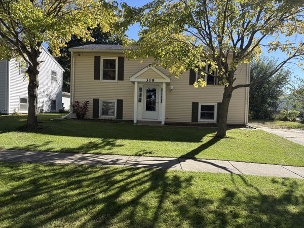 309 Southview Drive , Rochelle, IL 61068