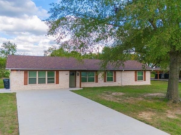 742 Henderson Street , Wills Point, TX 75169