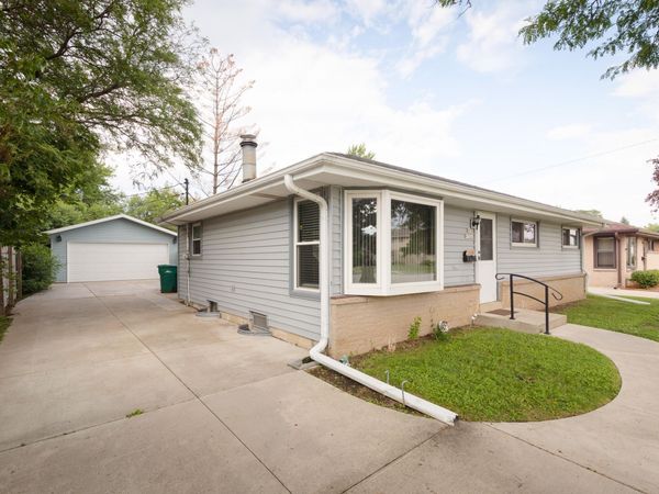 N89W15242 Cleveland Ave, Menomonee Falls, WI 53051