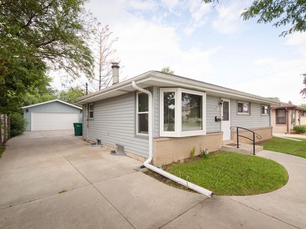 N89W15242 Cleveland AVENUE, Menomonee Falls, WI 53051