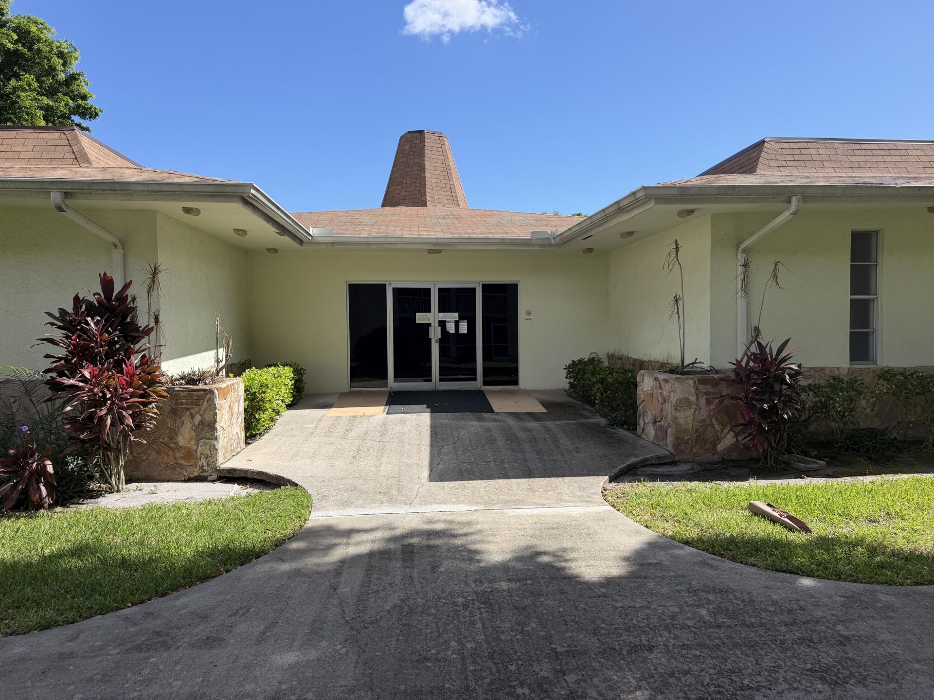 700 Village Green Court, Unit 208, Palm Springs, FL 33461 Photo