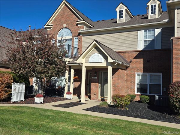 20011 Hidden Oaks Drive , Brownstown Township, Mi 48183