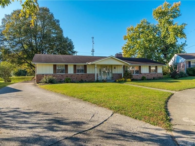 2305 Rebecca Drive, Springfield, OH 45503 Photo 3