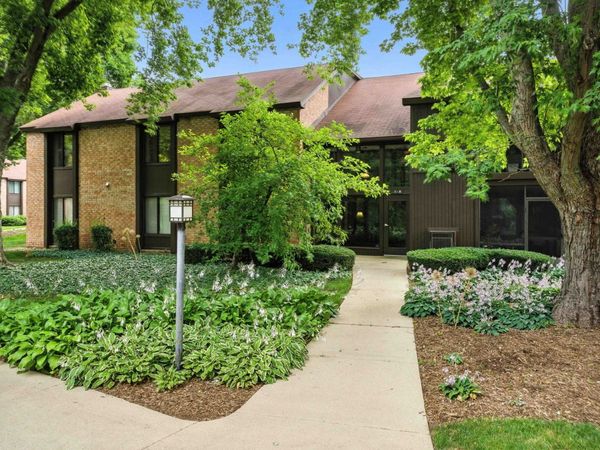 740 Saint Andrews Lane , Unit 5, Crystal Lake, IL 60014
