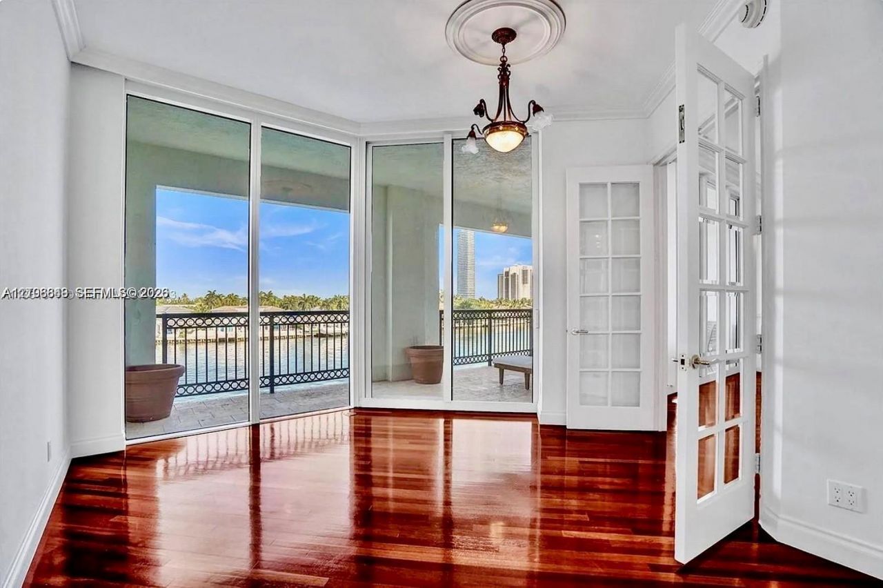 20165 NE 39 Pl , Unit 403, Aventura, FL 33180 Photo