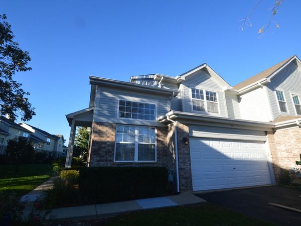 152 Sussex Court, Roselle, IL 60172