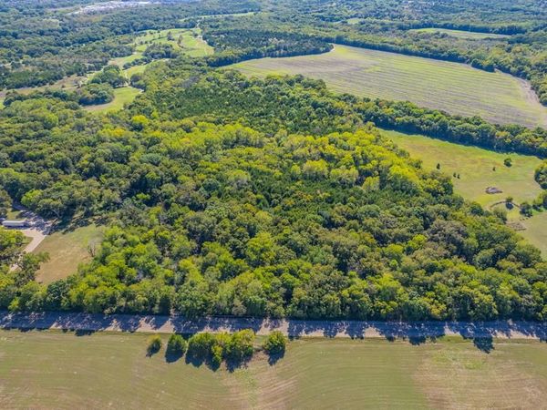 660 W Beltline Road , Lancaster, TX 75146