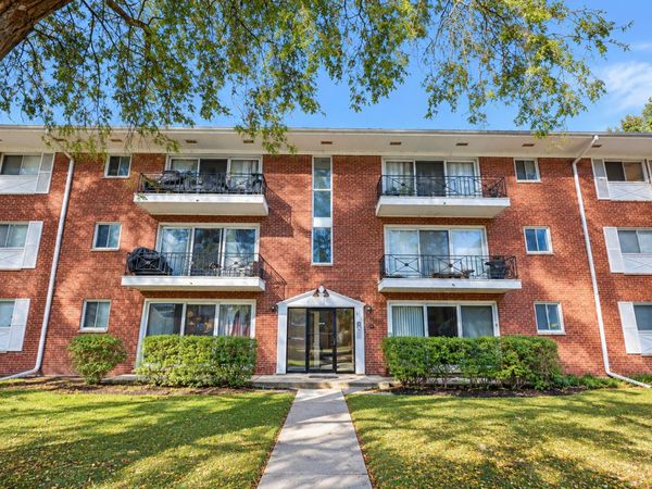 10117 Old Orchard Court , Unit 103, Skokie, IL 60076