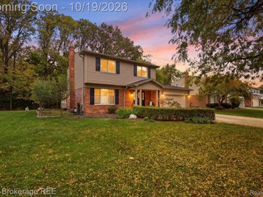 1795 N Lake Drive, Troy, Mi 48083