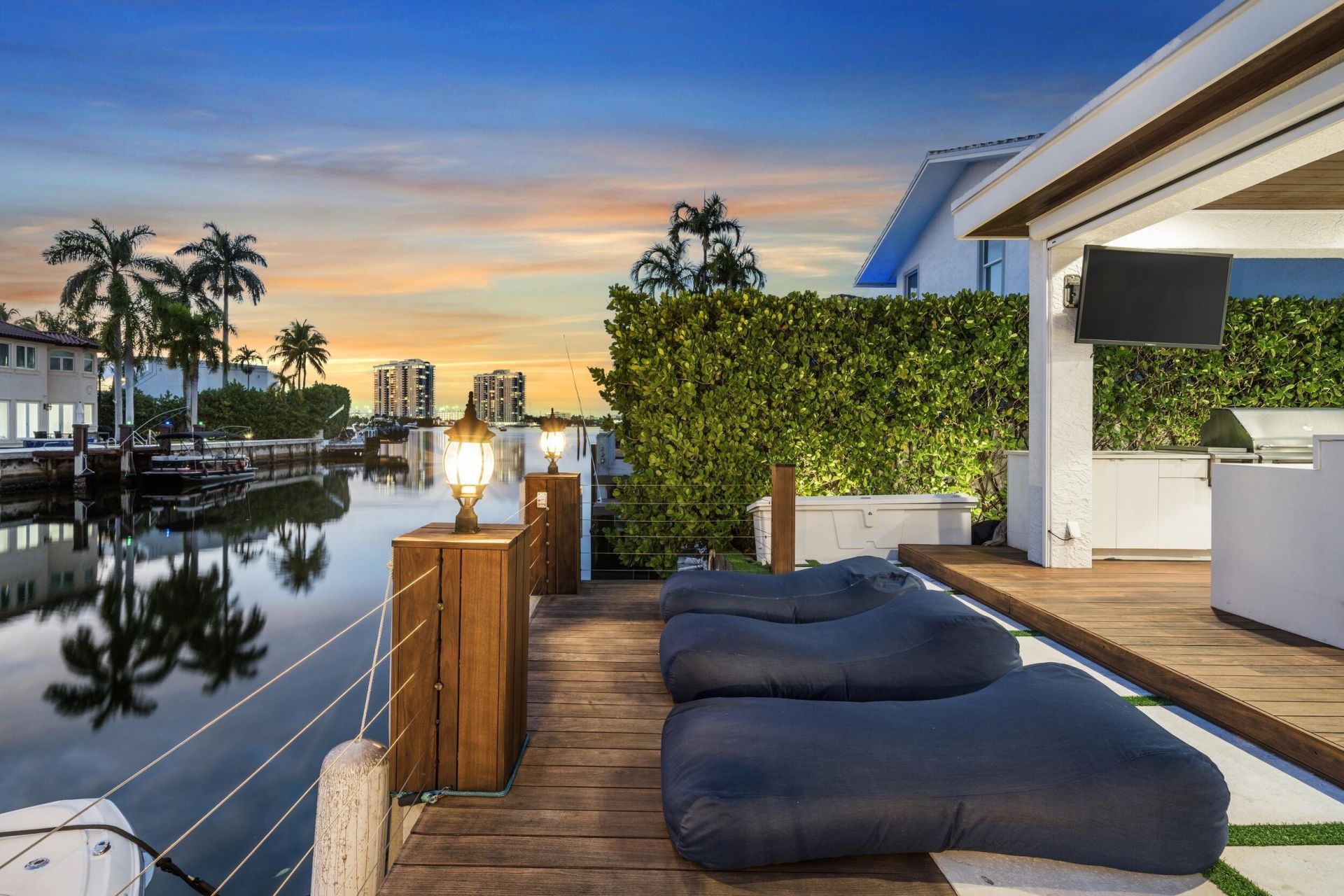16430 NE 30th Avenue, North Miami Beach, FL 33160 Photo