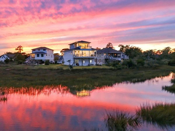 916 Calamanda Court, Morehead City, NC 28557
