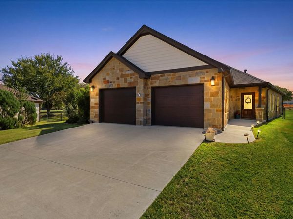 135 Pinehurst ST, Meadowlakes, TX 78654