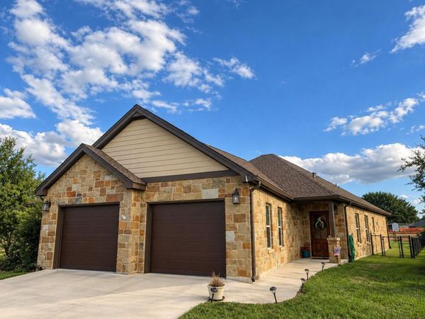 135 Pinehurst ST , Meadowlakes, TX 78654