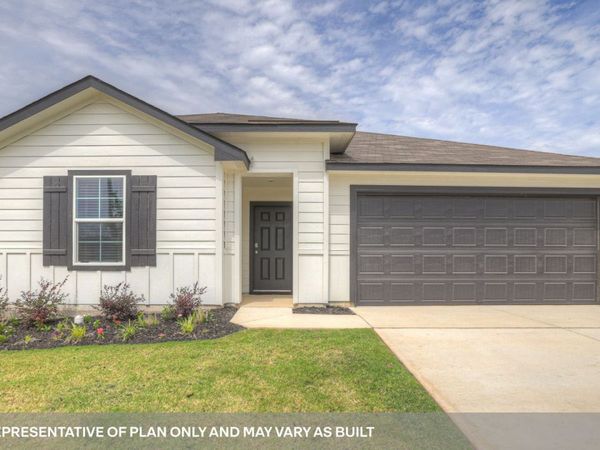 1009 VILLAGE RUN, Seguin, TX 78155