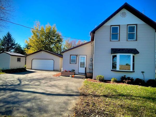25503 665th Avenue , Alden, MN 56009